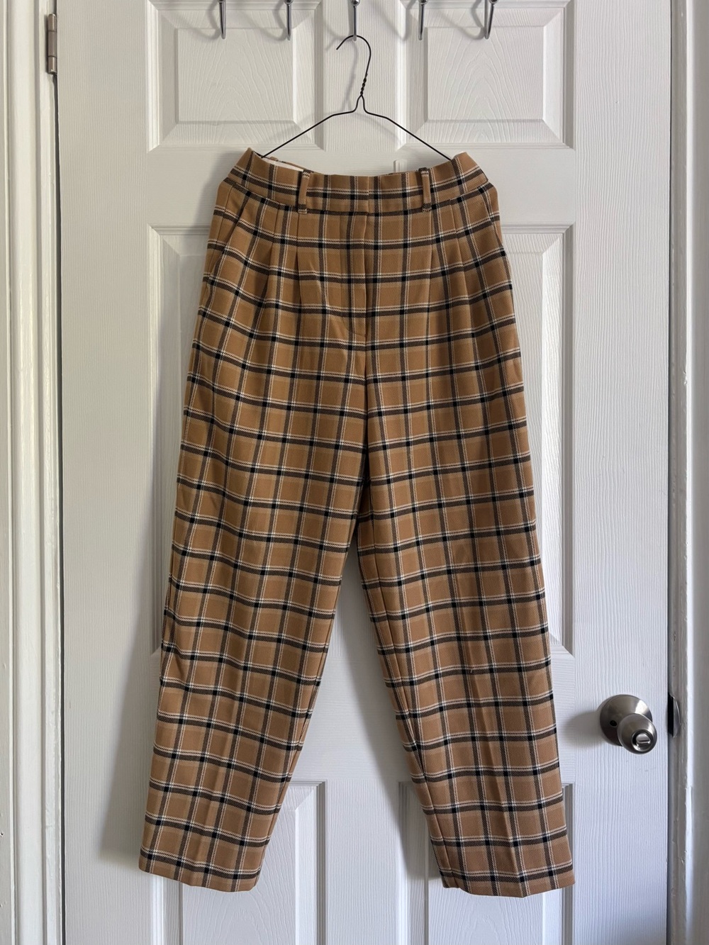 Wilfred Effortless Pant Tan Plaid Skirt with Black & Cream Windowpane